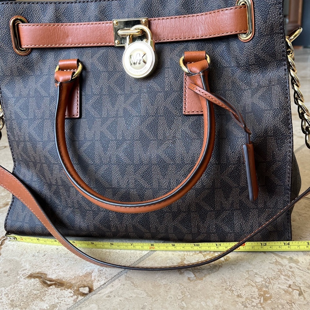 LIKE NEW! MICHAEL Michael Kors Hamilton MK
Logo Satchel - Picture 13 of 15